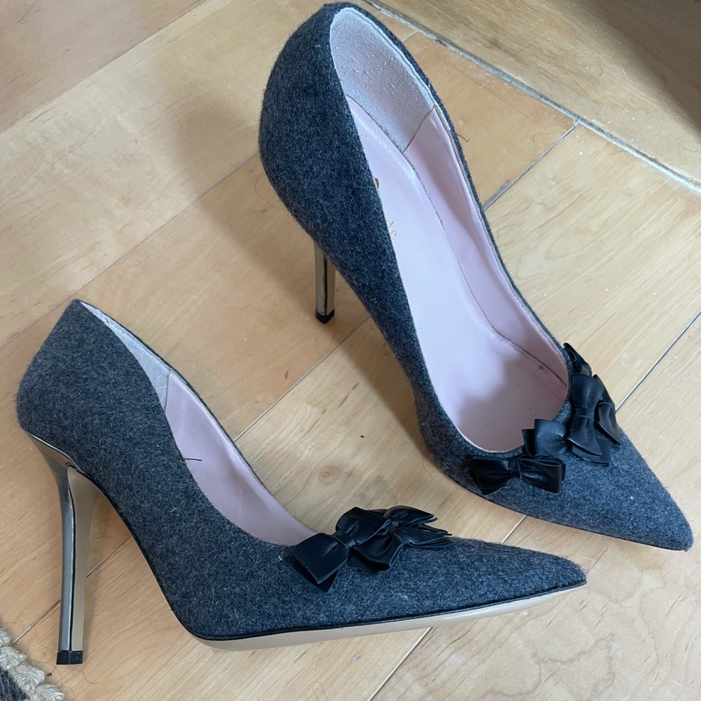 KSNY textured heel w/ bows
